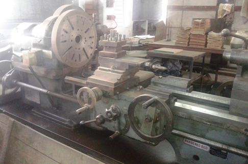 Used Kirloskar Lathe Machine 6 Feet