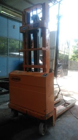 Jost Electric Stacker