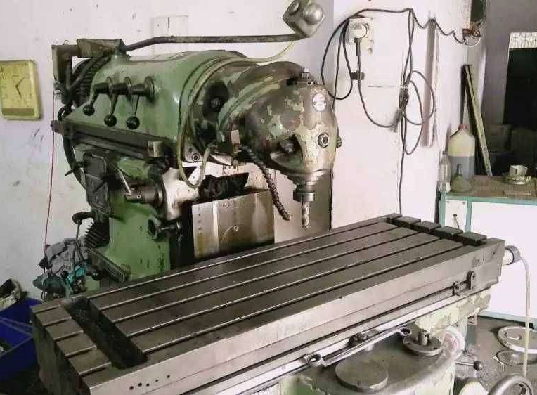 Huron Universal Milling Machine